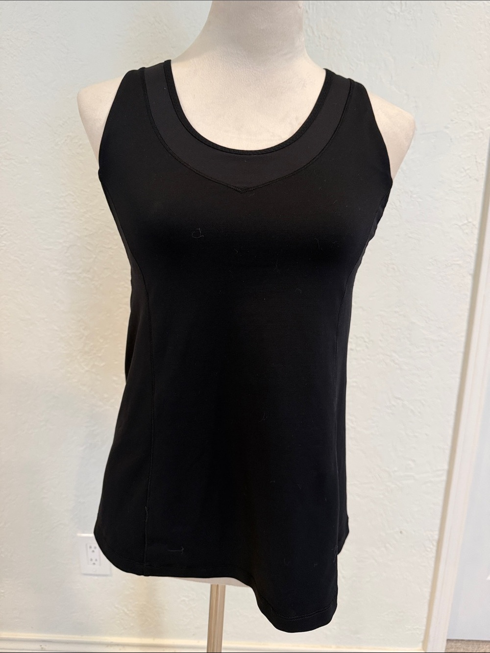 lululemon athletica Black Scoop Neck Tank Top built in bra size S